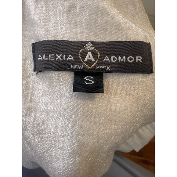 Alexia Admor Ivory Dress With‎ Lace Flower Accents Size Small Made In USA - Picture 3 of 7